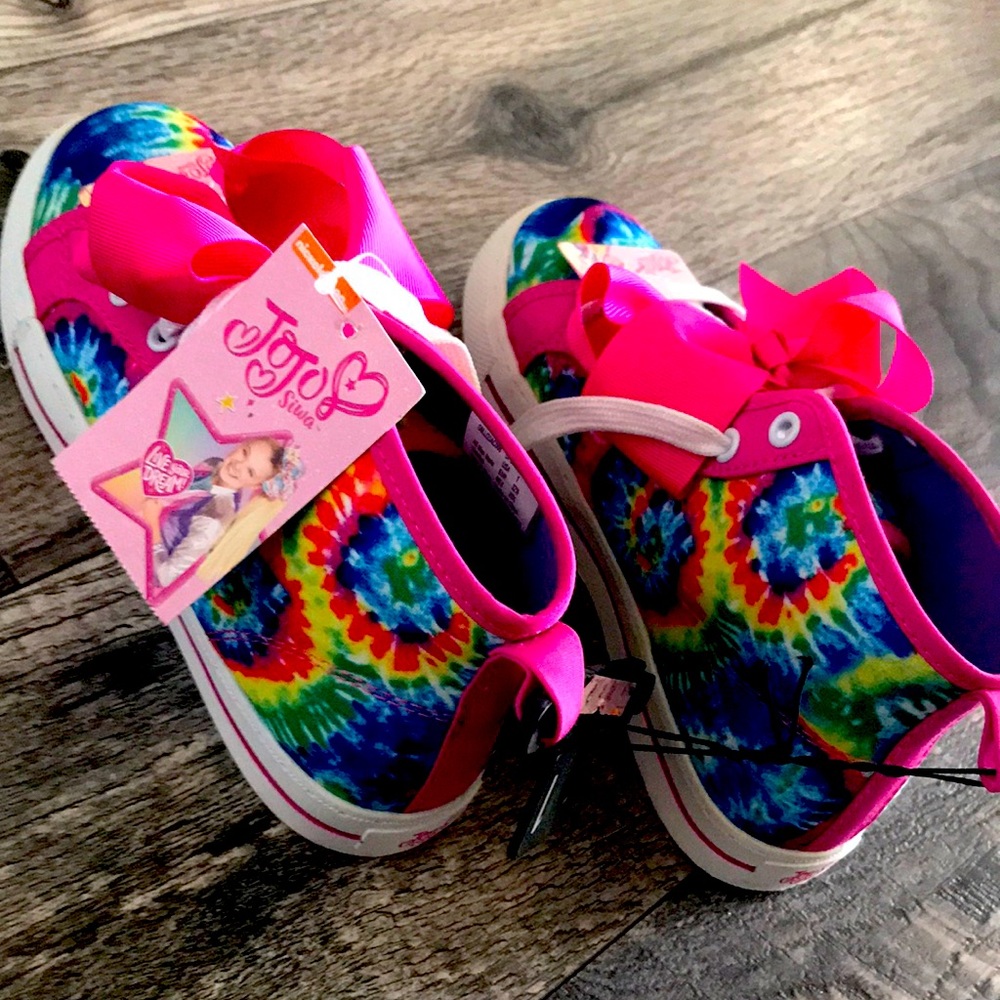 Very cute jojo siwa shoes